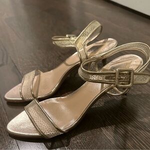 Aperlai Gold Kitten Heel sandals size 7